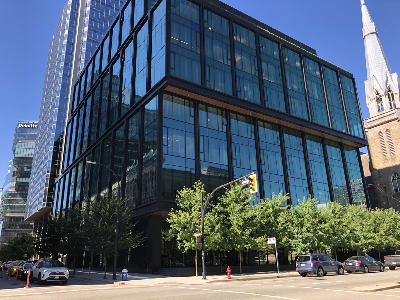 Amazon - 402 Dunsmuir